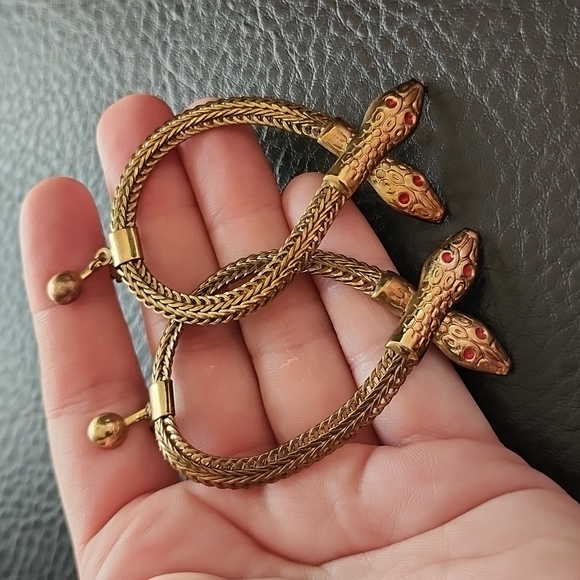 Jewelry - VTG snake clip on earrings